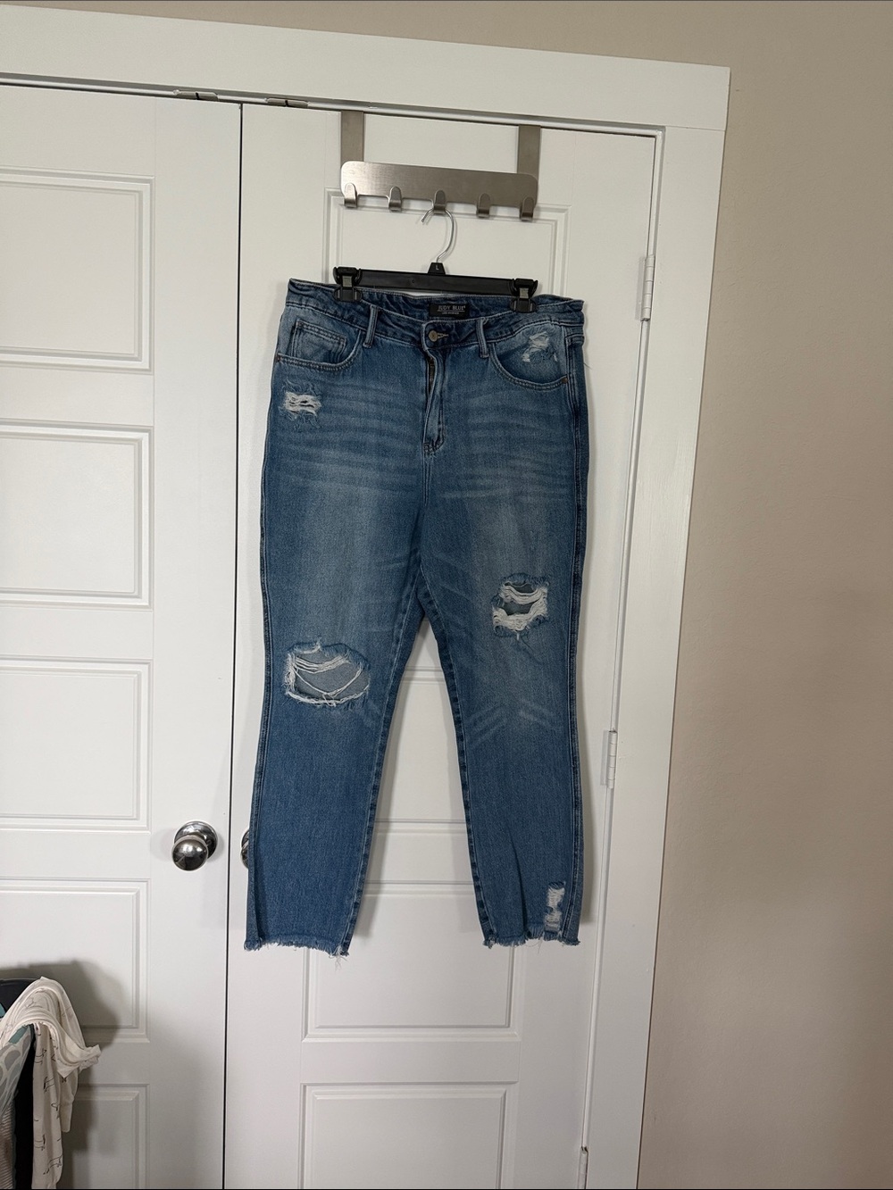 Judy Blue Medium Blue Distressed Crop Jeans